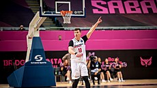 Ond�ej Sehnal se sna�í �ídit nymburskou hru.