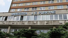 Budovu v Hoení ulici te vyuívají katedry pedagogické fakulty.