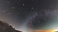 Autor fotografií: Mgr. Petr Horálek, Fyzikální ústav v Opav�. Meteorický roj...