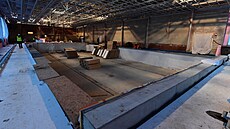 Rekonstrukce m�stského bazénu v A�i b�í na plné obrátky. Opravy se ale...