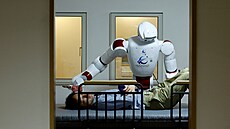 Robot AIREC p�edvádí manipulaci s pacientem. (17. února 2025)