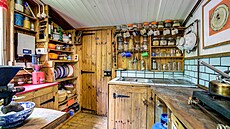 Na trh se dostala úasná srubová chata z roku 1926 bez elektrické sít za 125...