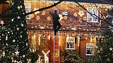 Zákon nestanoví ádné pevné hranice. Neuruje, kolik vánoních svtel je jet...