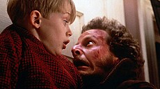 Macaulay Culkin a Daniel Stern ve filmu Sám doma (1990)