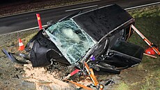 Na eskobudjovicku naboural idi do betonového mostku. Na míst zemel. (7....