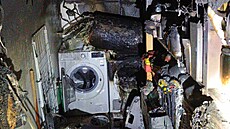 V Jindichov Hradci v nedli odpoledne hoel rodinný dm. Ohe uhasila voda z...