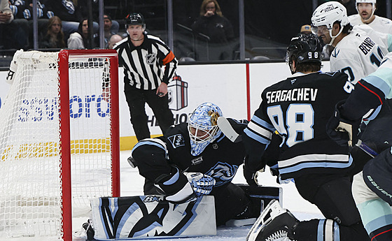 Karel Vejmelka v brance Utahu zasahuje v utkání proti Seattlu.