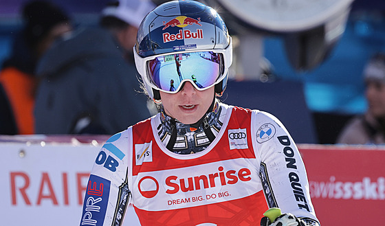 Ester Ledecká v cíli sjezdu ve Svatém Mo�ici.