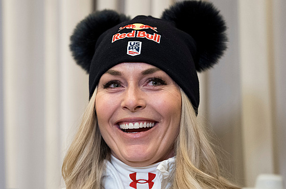 Americká ly�a�ka Lindsey Vonnová hovo�í s noviná�i ve Svatém Mo�ici.