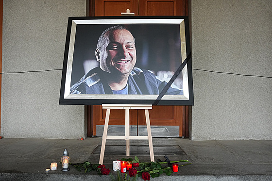 Poslední rozlou�ení s oblíbeným moderátorem Patrikem Hezuckým se koná ve velké...