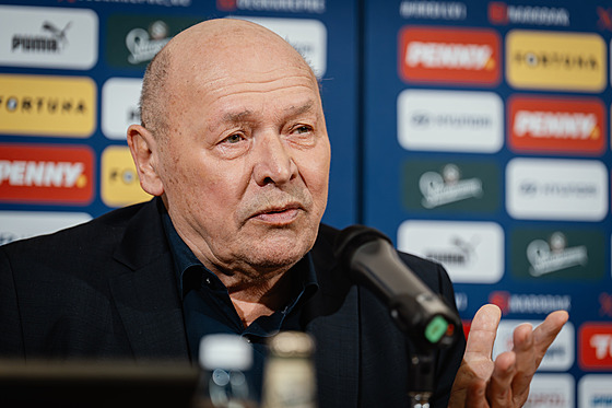 Miroslav Koubek, nový trenér �eské fotbalové reprezentace, odpovídá na dotazy...