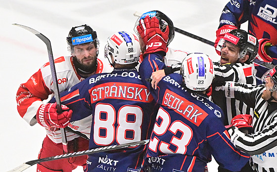 Poty�ka v zápase mezi Dynamem a Olomoucí.