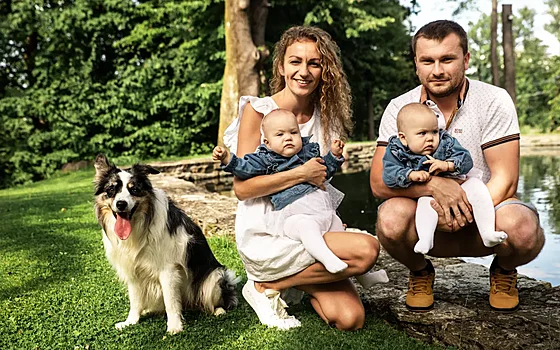 Dominika Martynek z T�ince se svým man�elem a dv�ma d�tmi. (10. prosince 2025)