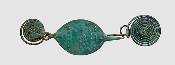 Bronzová spona nalezená na Olomoucku po odborné konzervaci