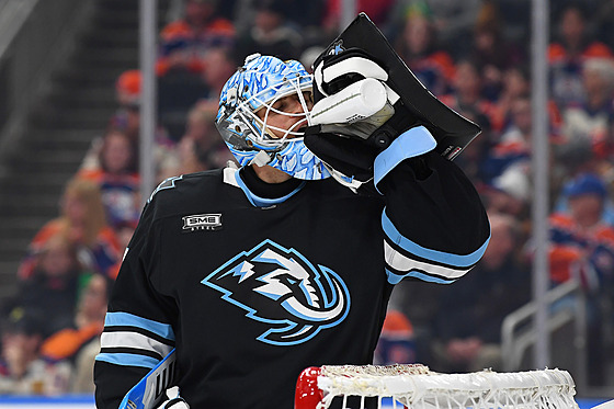 Vytí�ený Karel Vejmelka se osv�uje v brance Utahu.