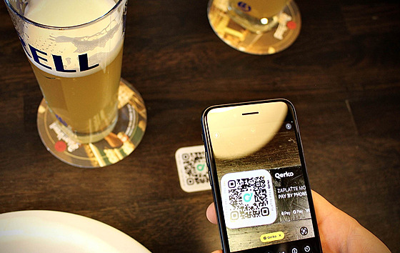 U� �ádné mávání na �í�níka. Qerko posílá placení do rychlého re�imu