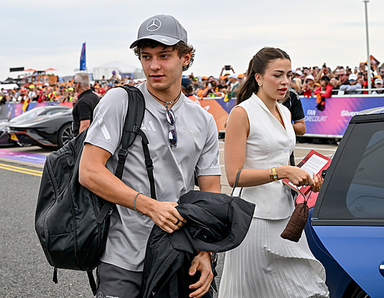 Spole�n� na závodech. Bábí�ková s Antonellim v závodním prost�edí.