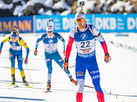 Vít�zslav Hornig p�ijí�dí do cíle stíhacího závodu.