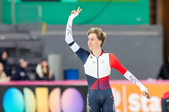 Metod�j Jílek zdraví p�íznivce po rekordní jízd� na p�t kilometr� v norském...