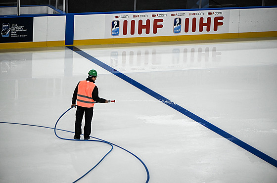 Práce na led� v olympijské hale v Milán� stále pokra�ují.