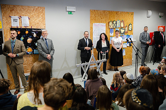 Prezident Petr Pavel v úterý nav�tívil �idovskou Lauderovu �kolu v Praze. (17....