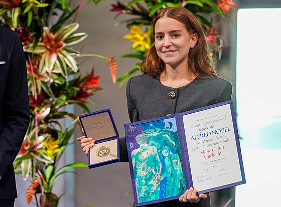Nobelovu cenu míru za svou matku Mariu Corina Machadovou v Oslu p�evzala její...