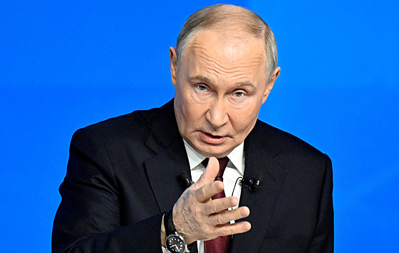 Ruský prezident Vladimir Putin promlouvá na ka�doro�ní výro�ní konferenci. (19....