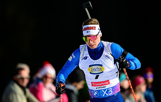 Finský biatlonista Arttu Heikkinen.