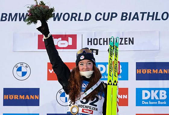 Lou Jeanmonnotová se raduje z vít�zství ve sprintu v Hochfilzenu.