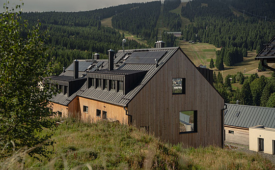 Architektonický p�ístup k budov� stojí na kombinaci soudobého minimalismu...