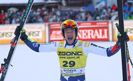 Jan Zabyst�an se raduje v cíli super-G ve Val Garden�.