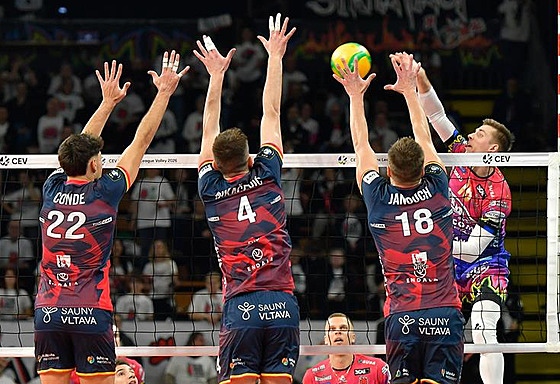 Trojblok Lv� Praha �elí útoku Perugie.