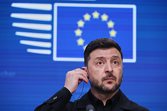 Ukrajinský prezident Volodymyr Zelenskyj b�hem summitu EU v Bruselu. (18....
