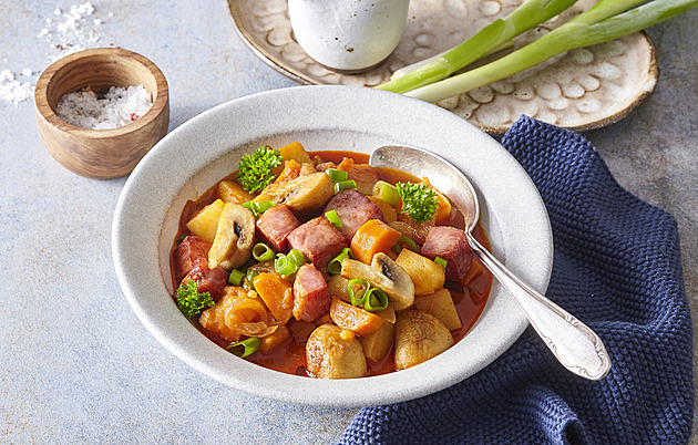 Bramborový guláš s houbami