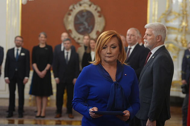 Koalice kvůli přehlasování Pavlova veta svolá v srpnu poslance, uvedla Schillerová