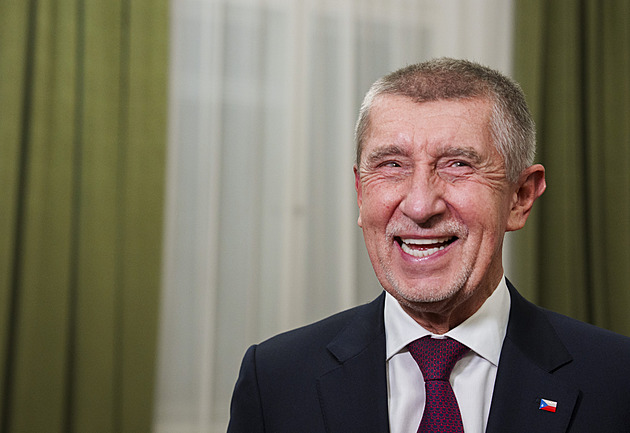 Babiš míří na summit. Nelegální migrace se nezměnila, konstatoval před odletem