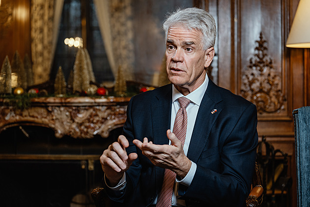 Oslovilo mě hospodské jídlo a nadchlo, jak chodíte na procházky. Velvyslanec USA o Česku