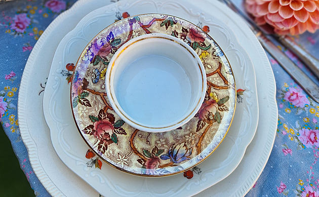 Netlačí na pilu, prostě jen sdílí půvab a radost obyčejných opravdových věcí