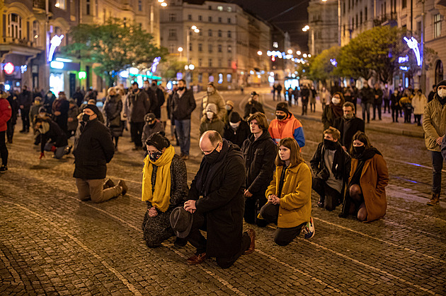 Nejzvláštnější svátky. Připomeňte si Vánoce v lockdownu během covidu
