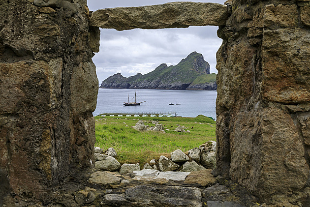 Vesnice Hirta nechce zmizet. Po 95 letech od vysídlení se šeptá o návratu Vesnice Hirta nechce zmizet. Po 95 letech od vysídlení se šeptá o návratu