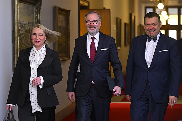 Fialova vláda se naposledy schází, rozpočet již přepracovávat nebude