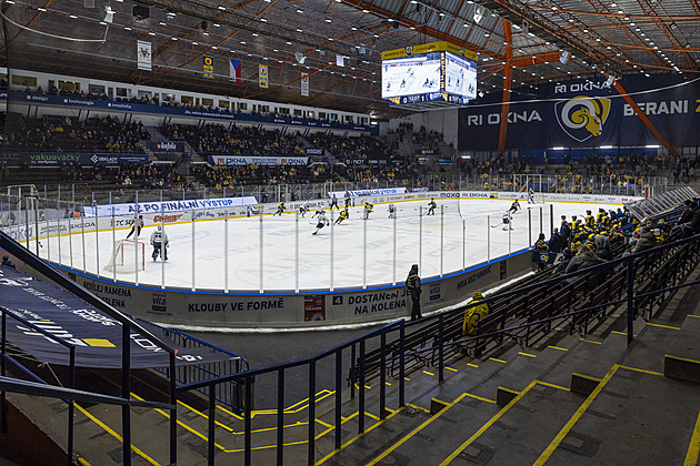 Hokejisté Zlína klesli na dno. Spadneme dříve my, nebo zimák, ptají se fanoušci