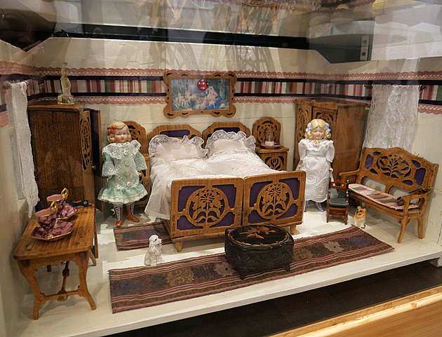 Ředitelka muzea se u nás vyzná lépe než já, směje se manžel sběratelky hraček