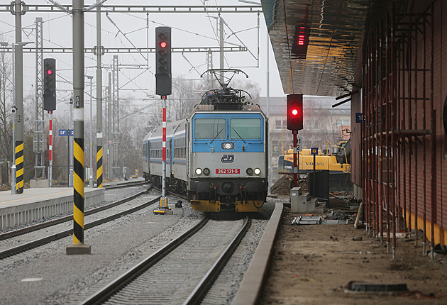 Vlak ve Svitavách srazil člověka, provoz na trati je přerušen
