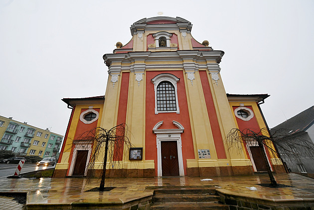 Jeden, dva… třináct. Zachraňuje kostely, u prvního „asistovali“ ještě estébáci