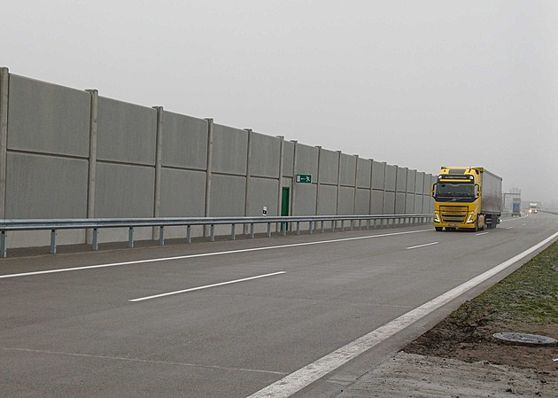 Lidi žijící u D1 trápí velký hluk a špatný signál. Změříme to na jaře, slíbilo ŘSD