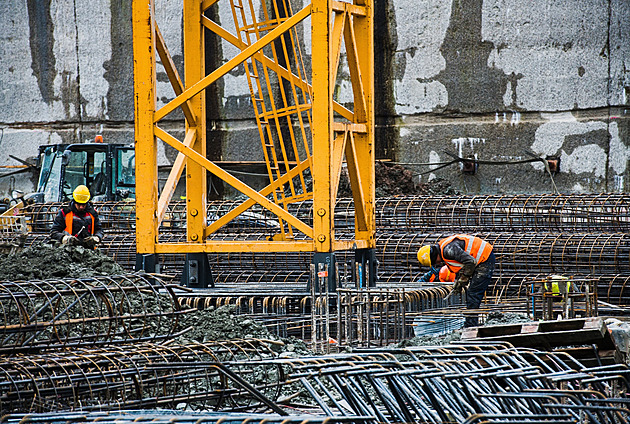Stavba Nového Dornychu u brněnského nádraží dosáhla ve třinácti metrech svého dna