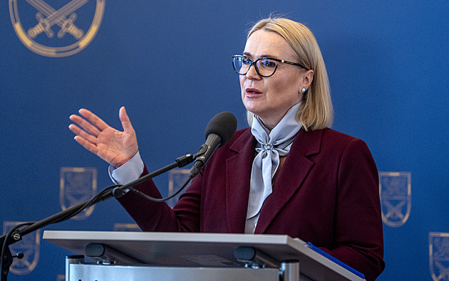 Kolik na obranu? Aspoň 2,2 procenta HDP. Méně je nebezpečné, míní Černochová
