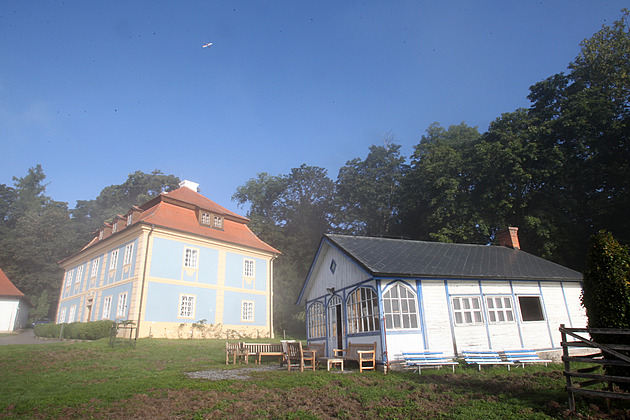 Na prodej je zámeček Dřevíč, kde žil Karel Schwarzenberg. Realitka zveřejnila cenu