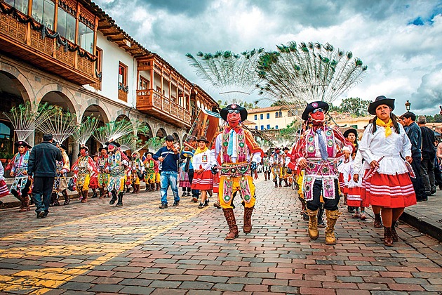 Štěstí napříč kulturami. Spokojenost lidí souvisí s kvalitou vztahů, líčí cestovatelé